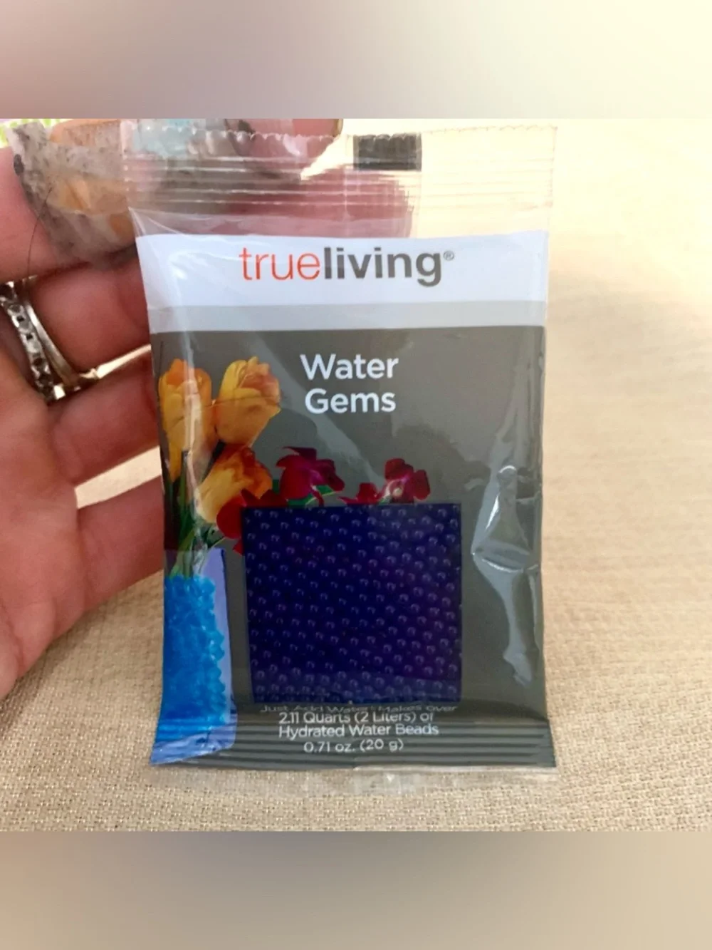 🔍 Hallmark Flowers Hexagon Glass Vase w/ FREE Water Gems